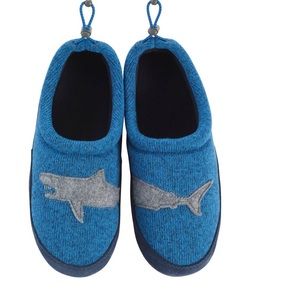 LL Bean Blue Shark Slippers Boys Sz 5/6 in excellent condition